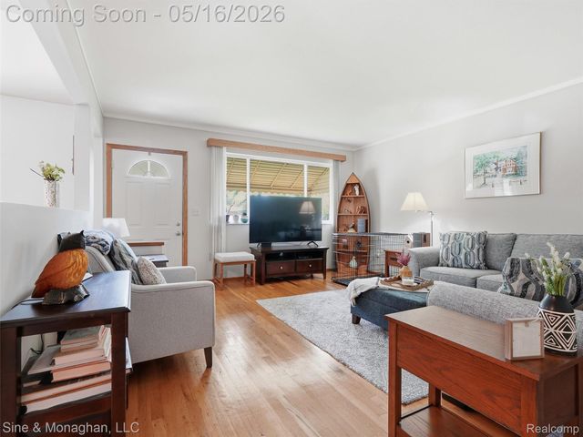 23701 Lakewood Street, St. Clair Shores, MI 48082