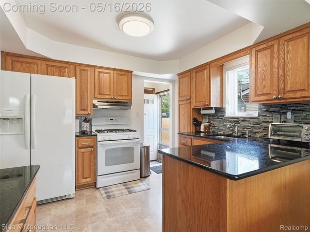 23701 Lakewood Street, St. Clair Shores, MI 48082