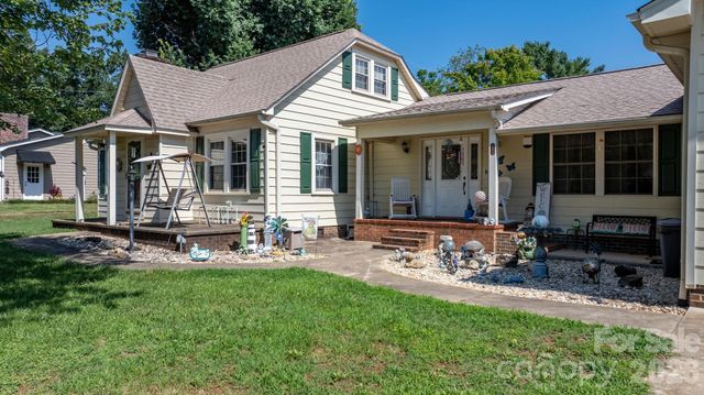 2504 Brentwood Circle, Lenoir, NC 28645