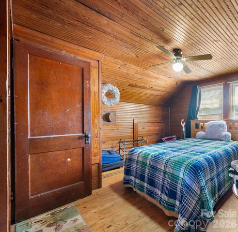 2504 Brentwood Circle, Lenoir, NC 28645