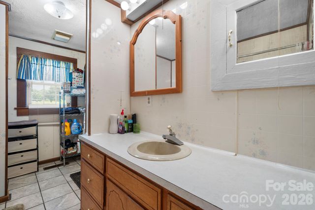 2504 Brentwood Circle, Lenoir, NC 28645