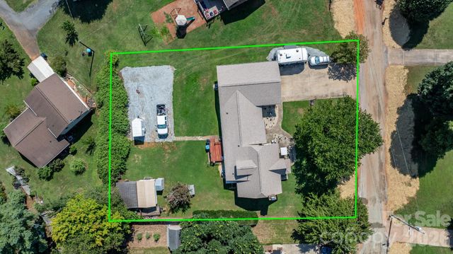 2504 Brentwood Circle, Lenoir, NC 28645