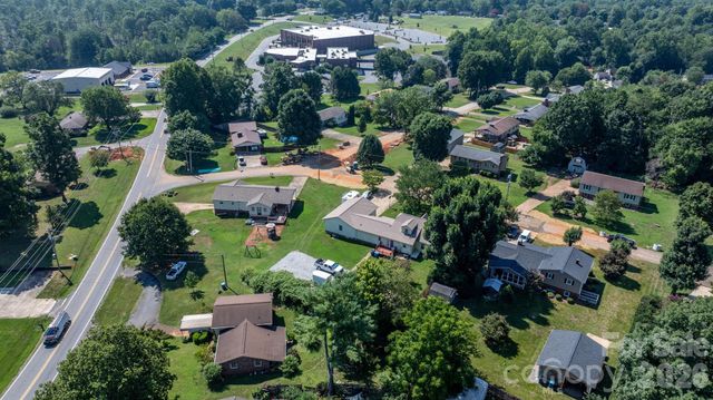 2504 Brentwood Circle, Lenoir, NC 28645