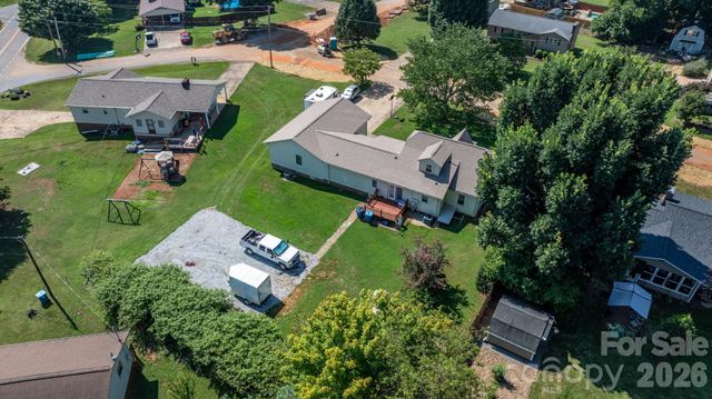 2504 Brentwood Circle, Lenoir, NC 28645