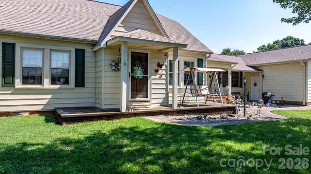 2504 Brentwood Circle, Lenoir, NC 28645