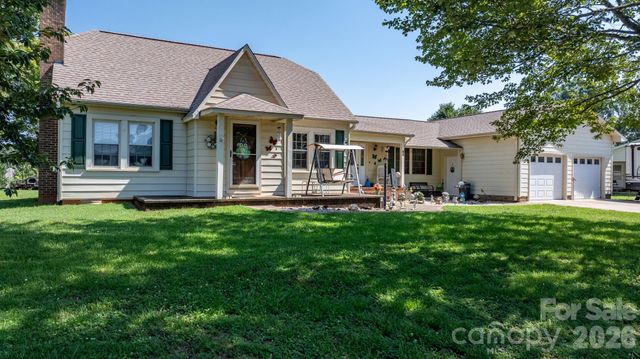 2504 Brentwood Circle, Lenoir, NC 28645