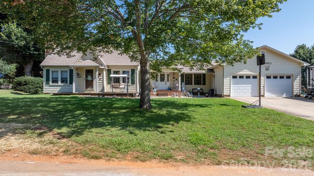 2504 Brentwood Circle, Lenoir, NC 28645