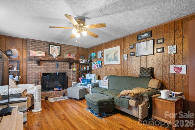 2504 Brentwood Circle, Lenoir, NC 28645