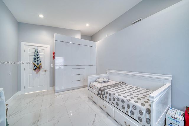 21914 SW 97th Pl, Cutler Bay, FL 33190