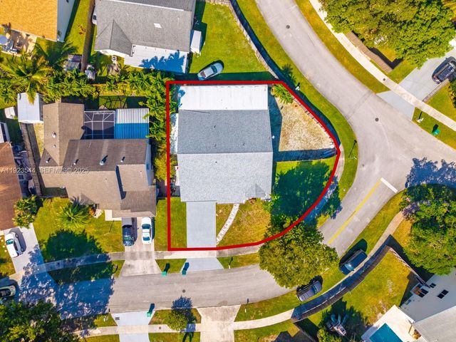 21914 SW 97th Pl, Cutler Bay, FL 33190