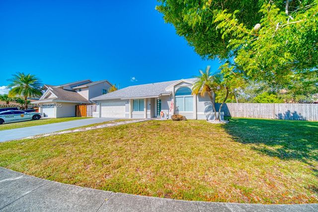 21914 SW 97th Pl, Cutler Bay, FL 33190