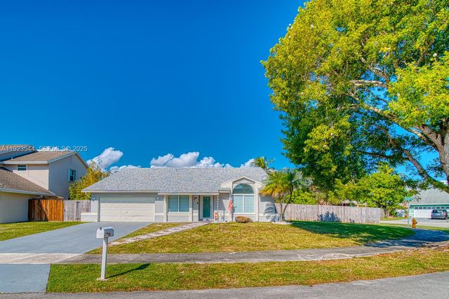 21914 SW 97th Pl, Cutler Bay, FL 33190