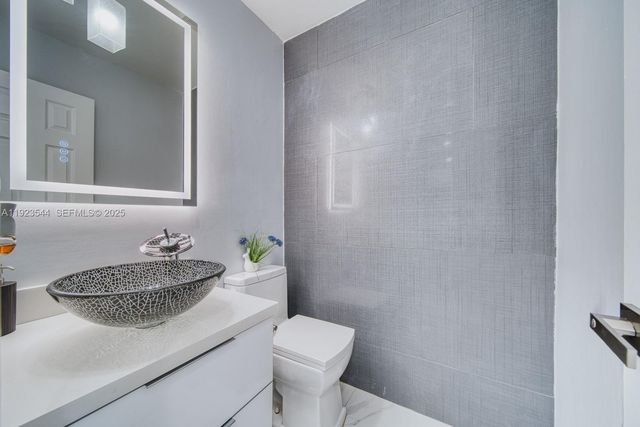 21914 SW 97th Pl, Cutler Bay, FL 33190