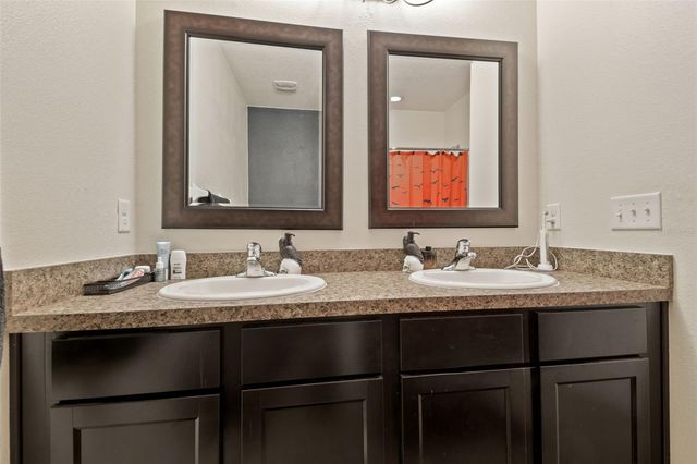 10104 HAWK STORM AVENUE, Tampa, FL 33610