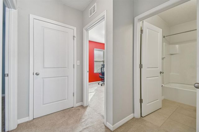 10104 HAWK STORM AVENUE, Tampa, FL 33610