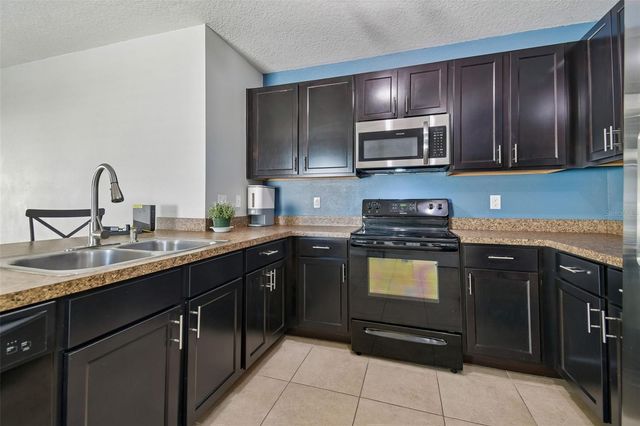 10104 HAWK STORM AVENUE, Tampa, FL 33610