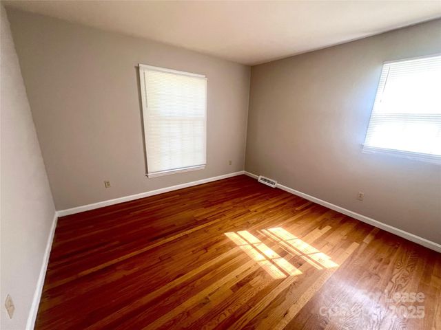 6016 Farm Pond Lane, Charlotte, NC 28212
