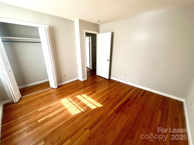 6016 Farm Pond Lane, Charlotte, NC 28212