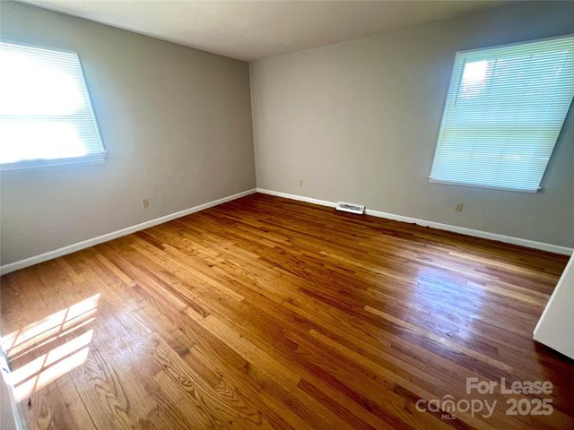 6016 Farm Pond Lane, Charlotte, NC 28212