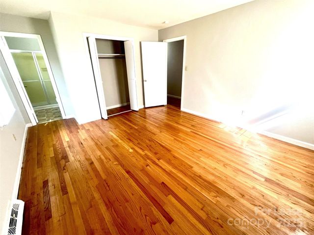 6016 Farm Pond Lane, Charlotte, NC 28212