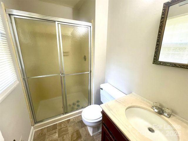 6016 Farm Pond Lane, Charlotte, NC 28212