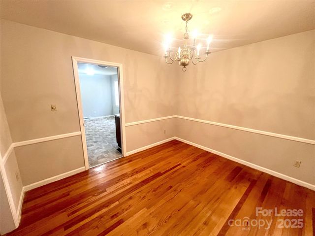 6016 Farm Pond Lane, Charlotte, NC 28212