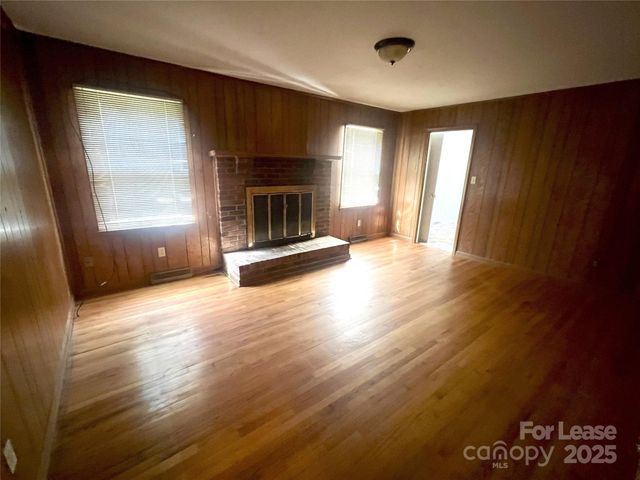 6016 Farm Pond Lane, Charlotte, NC 28212