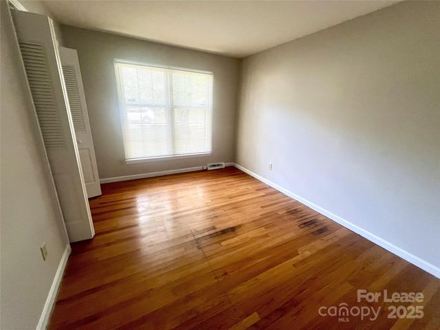6016 Farm Pond Lane, Charlotte, NC 28212