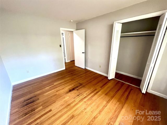 6016 Farm Pond Lane, Charlotte, NC 28212