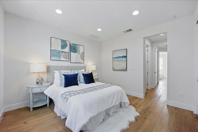 837 Sierra Vista, Mountain View, CA 94043