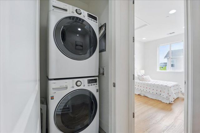 837 Sierra Vista, Mountain View, CA 94043