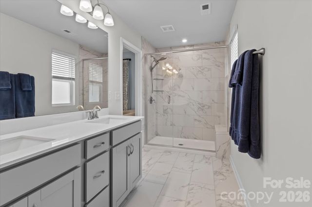 8122 Downy Oak Lane, Charlotte, NC 28269