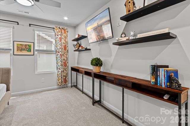 8122 Downy Oak Lane, Charlotte, NC 28269