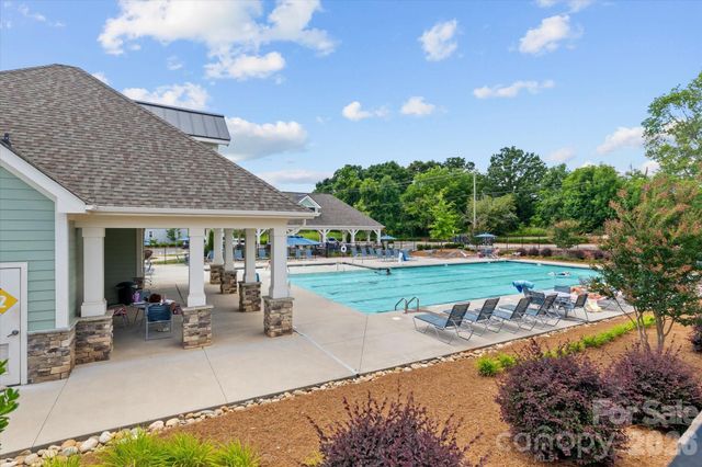 8122 Downy Oak Lane, Charlotte, NC 28269