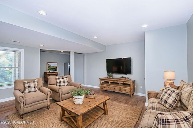 245 VIRGINIA TRAIL, Jefferson City, MO 65109