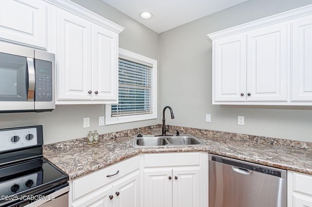 245 VIRGINIA TRAIL, Jefferson City, MO 65109