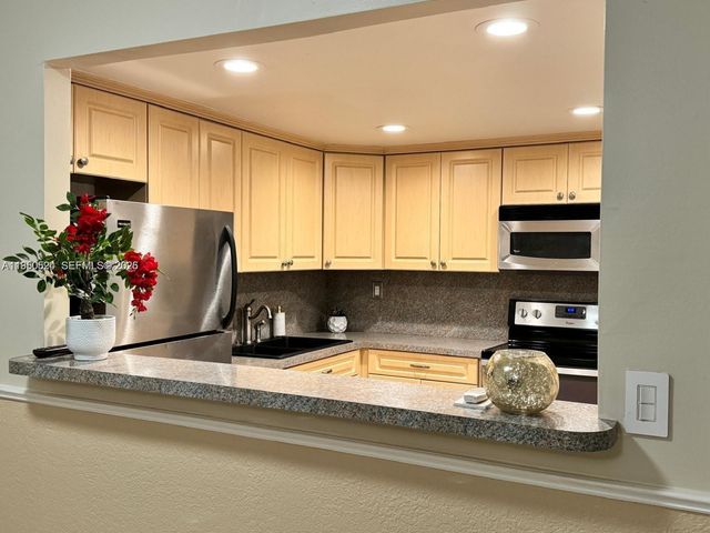 2731 Taft St 106, Hollywood, FL 33020