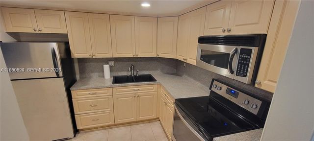 2731 Taft St 106, Hollywood, FL 33020