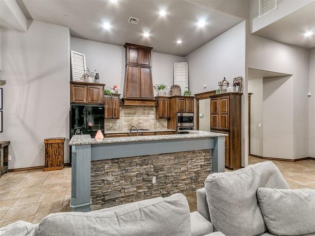13305 Ambleside Drive, Yukon, OK 73099
