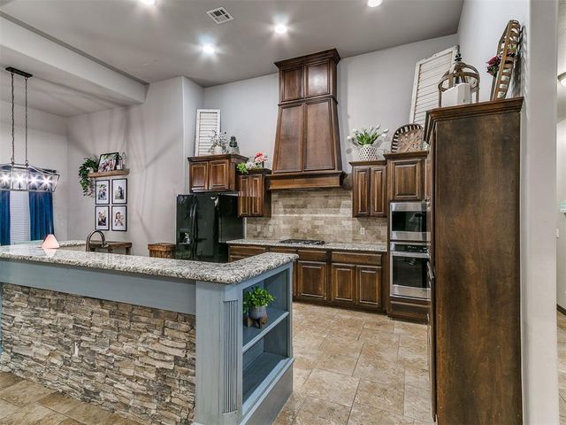 13305 Ambleside Drive, Yukon, OK 73099