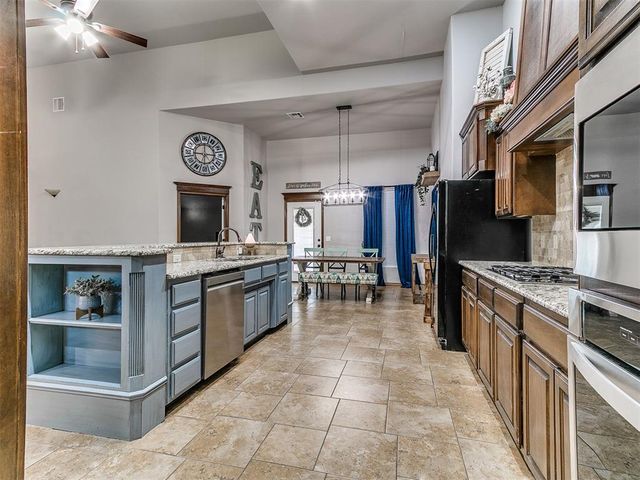 13305 Ambleside Drive, Yukon, OK 73099