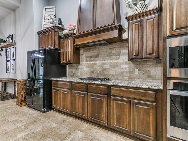 13305 Ambleside Drive, Yukon, OK 73099