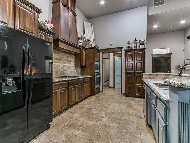 13305 Ambleside Drive, Yukon, OK 73099