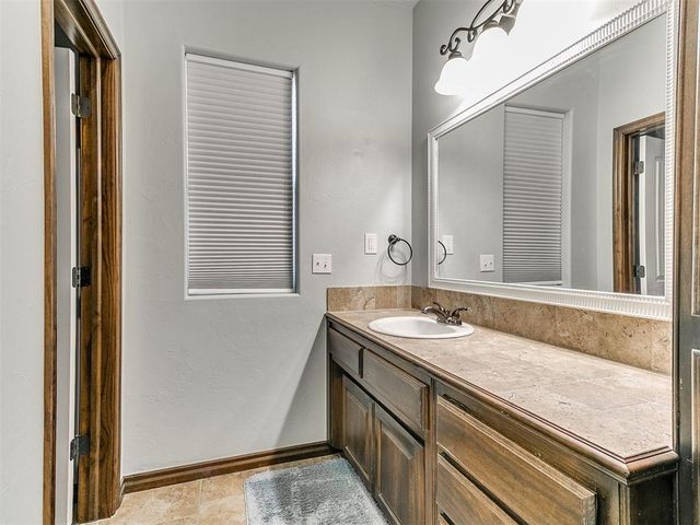 13305 Ambleside Drive, Yukon, OK 73099