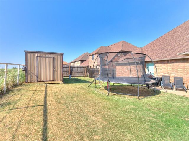 13305 Ambleside Drive, Yukon, OK 73099