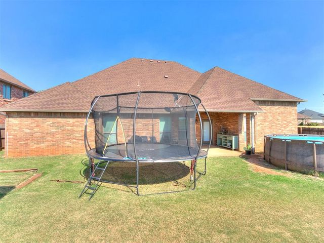13305 Ambleside Drive, Yukon, OK 73099