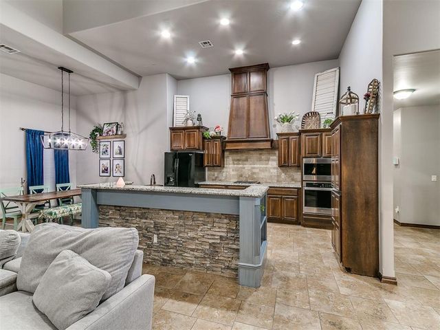 13305 Ambleside Drive, Yukon, OK 73099