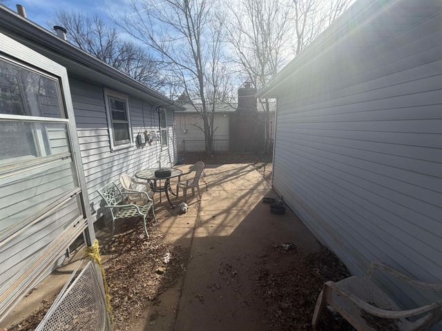 2201 S Broadview St, Wichita, KS 67218