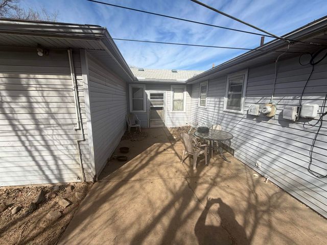 2201 S Broadview St, Wichita, KS 67218