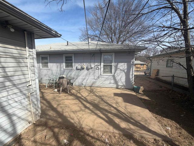 2201 S Broadview St, Wichita, KS 67218